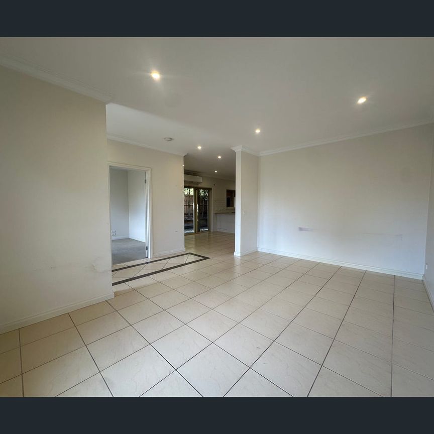 1/44 St Andrews Avenue, Rosanna, Vic 3084 - Photo 1