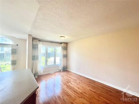 For Lease - 102 Brady Avenue, Kanata, Ontario - Photo 3