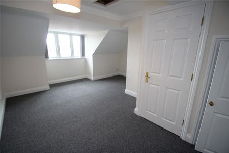 4 bedroom end of terrace house to rent - Photo 2