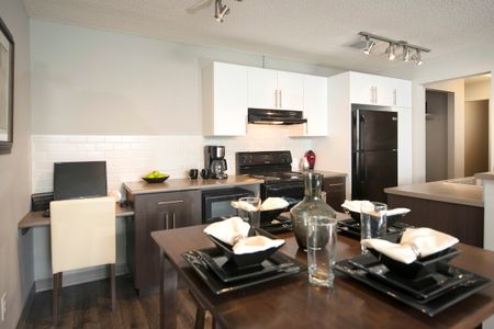 Birchgrove Manor - Photo 5