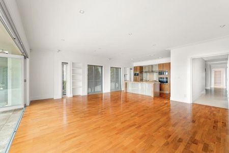 Spacious & Private Apartment with Expansive Views - Photo 5