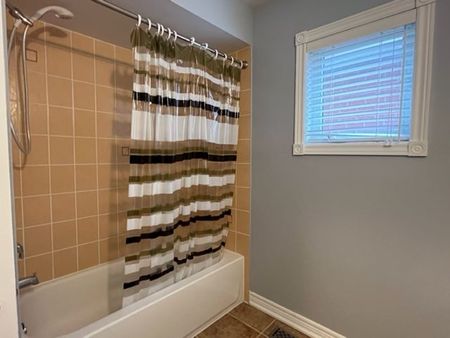 For Lease - 341 Tower Hill Road, Richmond Hill, Ontario - Photo 3