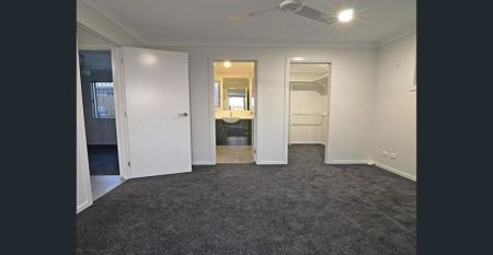 EXECUTIVE ESTATE - CONTEMPORARY, AIR-CONDITIONED HOME WITH SIDE ACCESS!! - Photo 3