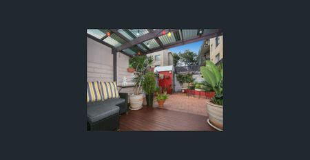 Charming Two Bedroom Semi In Well Desired Location - Photo 3