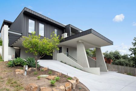 High-end beachside living, brand new unit- bills and garden maintenance included! - Photo 5
