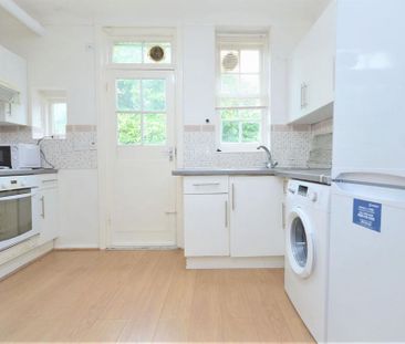 3 bedroom flat to rent - Photo 6