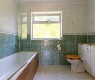 Bishops Road, Farnham, GU9 0JA - Photo 1