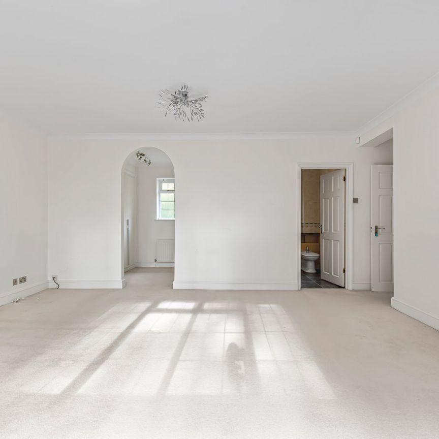 Coombe Lane West, Kingston Upon Thames, Surrey, KT2 - Photo 1