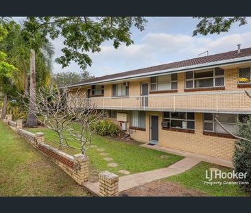 Convenient Gaythorne Living with Modern Comfort - Photo 5