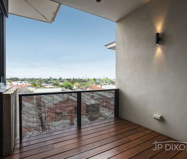 Spacious and Luxurious 1 Brm + 1 Carpark. - Photo 6