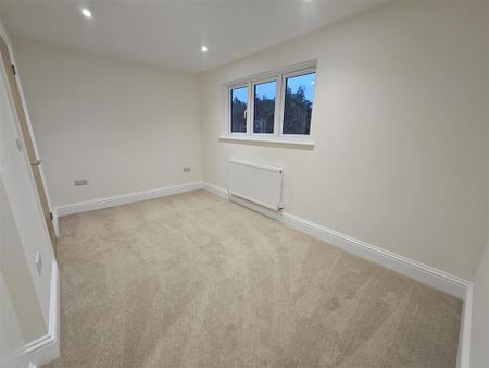 3 bedroom detached house to rent - Photo 2