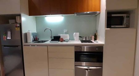 Perfect Beach Rd city apartment plus parking - Photo 5