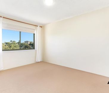 Spacious 1 bedroom with leafy outlook - Photo 2