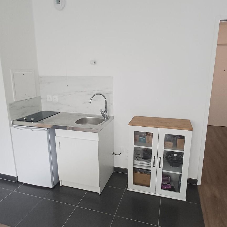 location Appartement T1 DE 30.3m² À NOISY LE GRAND - Photo 1