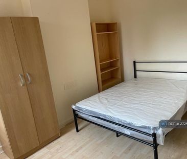 1 bedroom in a house share to rent - Photo 2