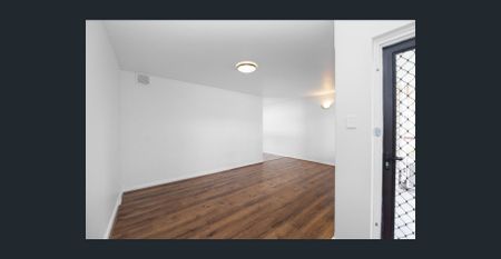 Lovely Renovated One Bedroom Unit. - Photo 3