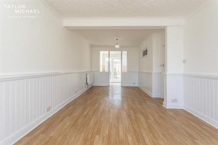 4 bedroom terraced house to rent - Photo 3