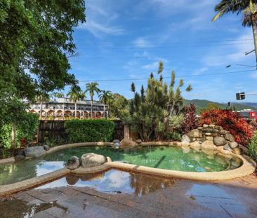 Freshly Renovated Top-Floor Two Bedroom Unit – White Goods - Photo 1