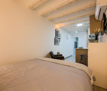 Carrer dEn Robador, Barcelona, Catalonia 08001 - Photo 1