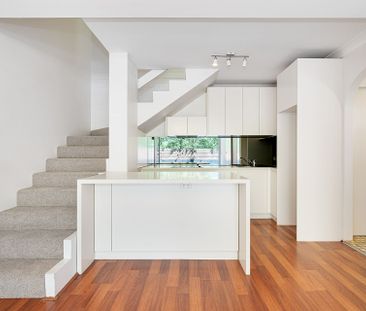 3 bedroom townhouse in the heart of Neutral Bay - Photo 3
