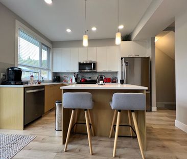 3 bed/3 bath Townhouse in Lake Country - Photo 5