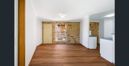 Spacious & Stylish Two-Bedroom Unit on the Fringe of Toowoomba CBD - Photo 4