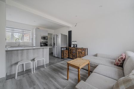 3 bedroom terraced house to rent - Photo 3