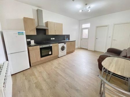 2 bedroom flat to rent - Photo 3