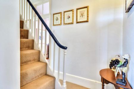 Stunning Quirky 4 Bedroom Terrace - Photo 4