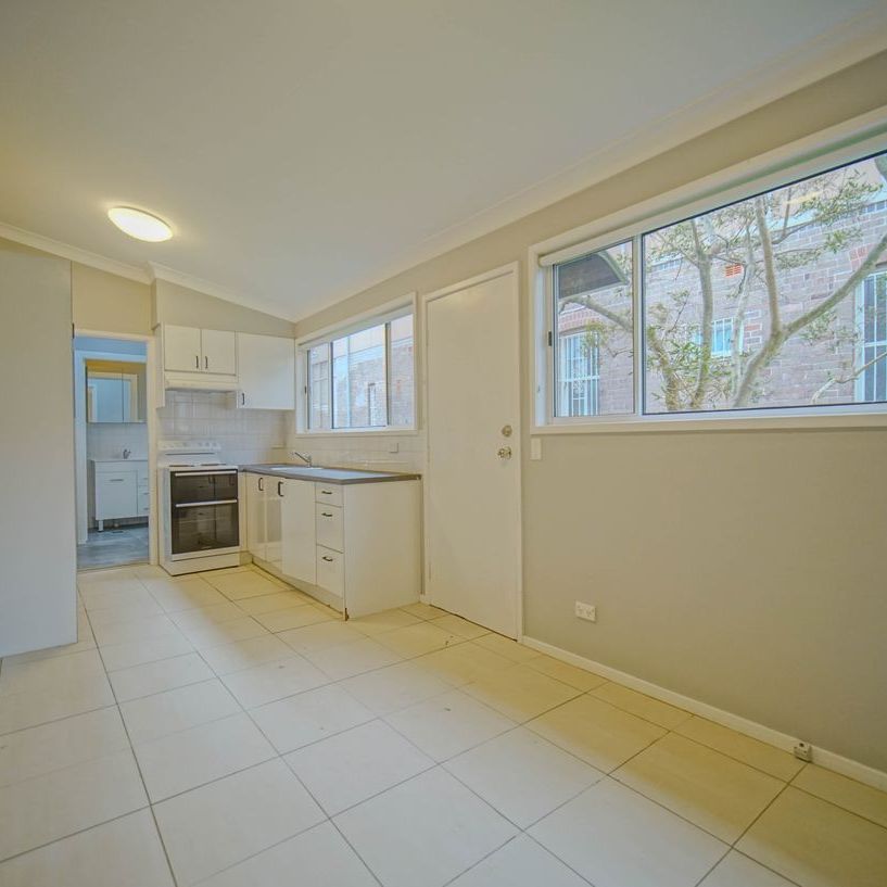Bright One Bedroom Flat in Prime Bondi Junction Location - Photo 1