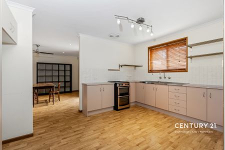 Spacious Family Home in a Prime Coastal Location - Photo 2