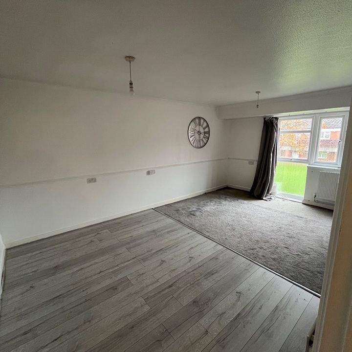 2 Bed Flat, Desborough Court, SE25 - Photo 1