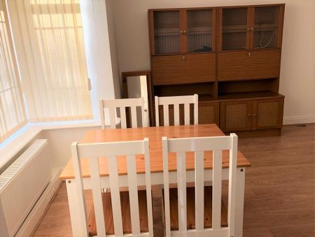 1 bedroom in a house share to rent - Photo 3