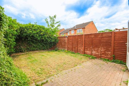 2 bedroom end of terrace house to rent - Photo 4