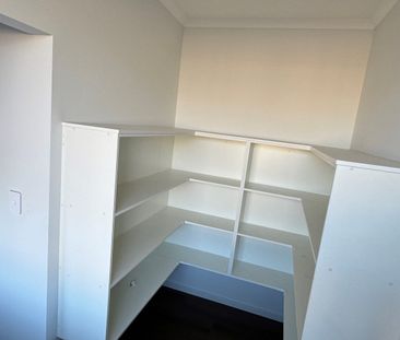 Modern 4-Bedroom Rental Home in Riverlea Park - Photo 6