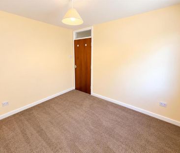 2 bedroom end of terrace house to rent - Photo 3