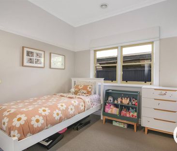 IMMACULATE THREE BEDROOM HOME ! - Photo 3