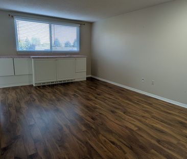 For Lease - 8351 Mclaughlin Road Unit# 403, Brampton, Ontario - Photo 3