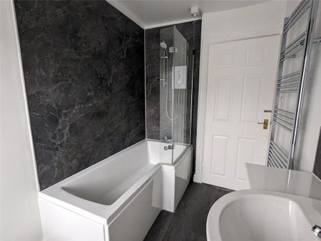 2 bedroom terraced house to rent - Photo 4