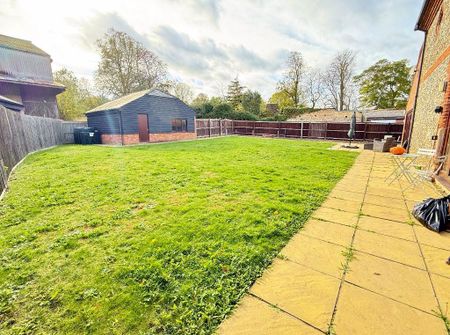 5 bedroom semi-detached house to rent - Photo 4