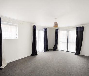 1 Bed Flat - Photo 1