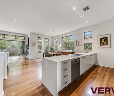 BRIGHT, BEAUTIFUL & PERFECTLY POISED TOWNHOUSE LIVING - Photo 1