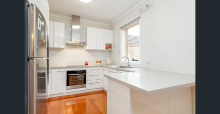 Stylish Urban Living in the Heart of Carlton - Photo 5