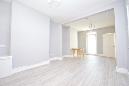 3 bedroom terraced house - Photo 2