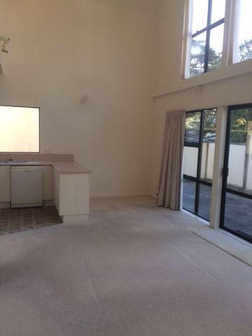 Sunny Karori City-End Townhouse - Photo 3