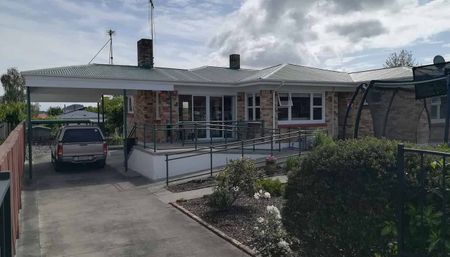 Sunny house with large section in central location - Photo 2