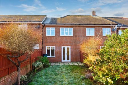 A well-presented 3 bedroom terrace family house in a popular cul de sac location, in close proximity to Hinchley Wood parade & station. - Photo 3