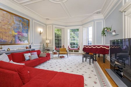 An outstanding and historic Grade II* listed medieval hall which offers the rare combination of immense detail and history, tranquility, exceptional gardens and a convenient location for access to Leeds and Manchester. - Photo 4