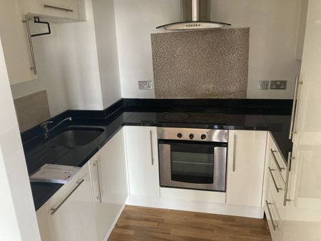 1 Bed Flat, Icon Building, IG1 - Photo 4