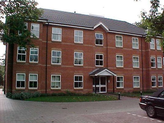 2 bedroom ground floor flat to rent - Photo 1
